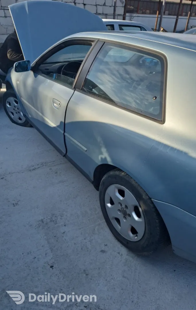 Dezmembram Audi A3 8L [facelift] [2000 - 2003] Hatchback 3-usi 1.9 TDI MT (90 hp)