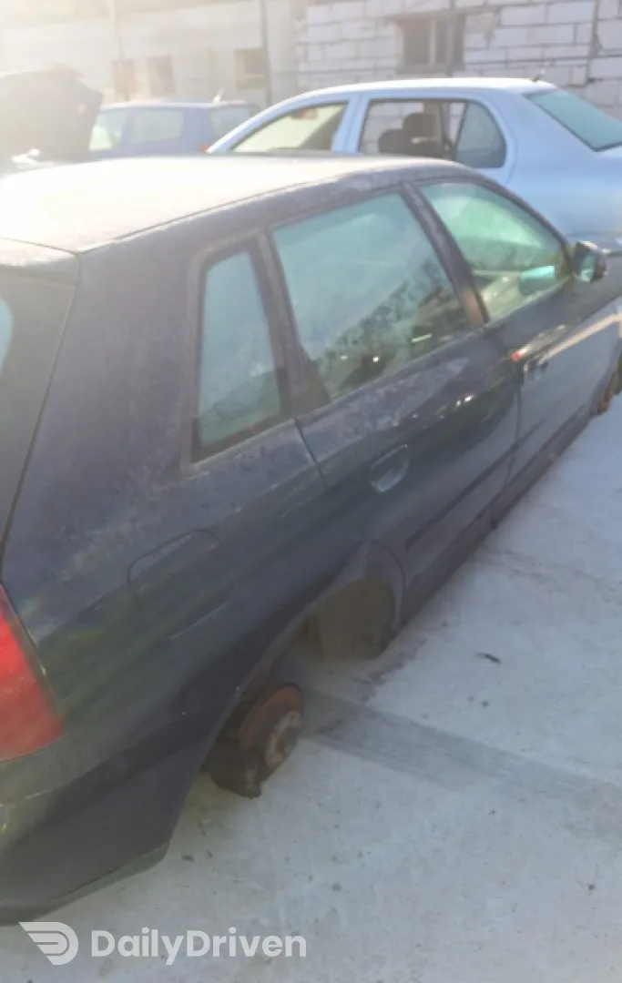 Dezmembram Audi A3 8L [facelift] [2000 - 2003] Hatchback 5-usi 1.6 MT (102 hp)