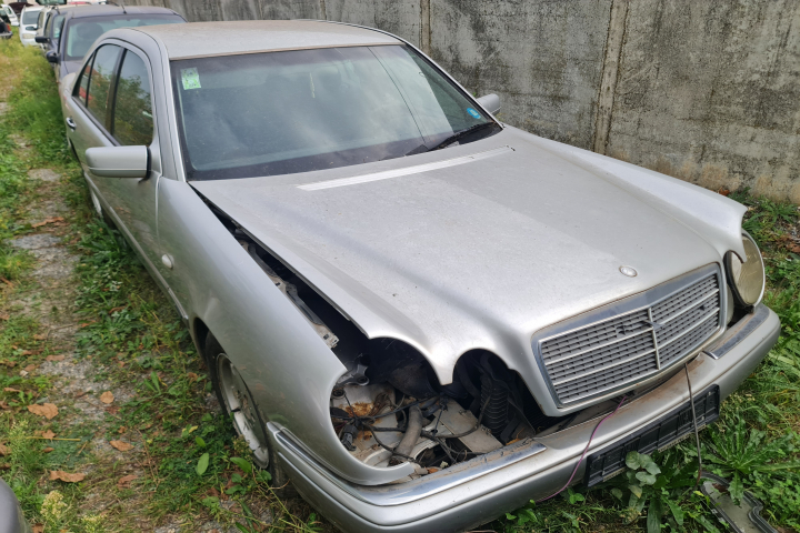 Dezmembram Mercedes-Benz E-Class W210 [1995 - 1999] Sedan 2.0 (180 hp) gasoline, MT