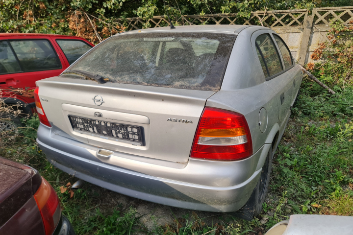 Dezmembram Opel Astra G [1998 - 2009] Hatchback 5-usi 1.7 DTi MT (75 hp)