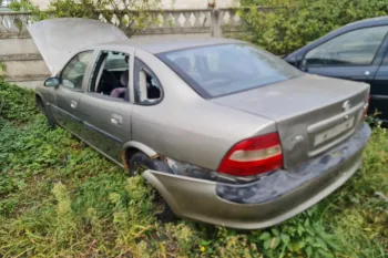 Dezmembram Opel Vectra B [1995 - 1999] Sedan 4-usi 1.7 TD MT (82 hp)