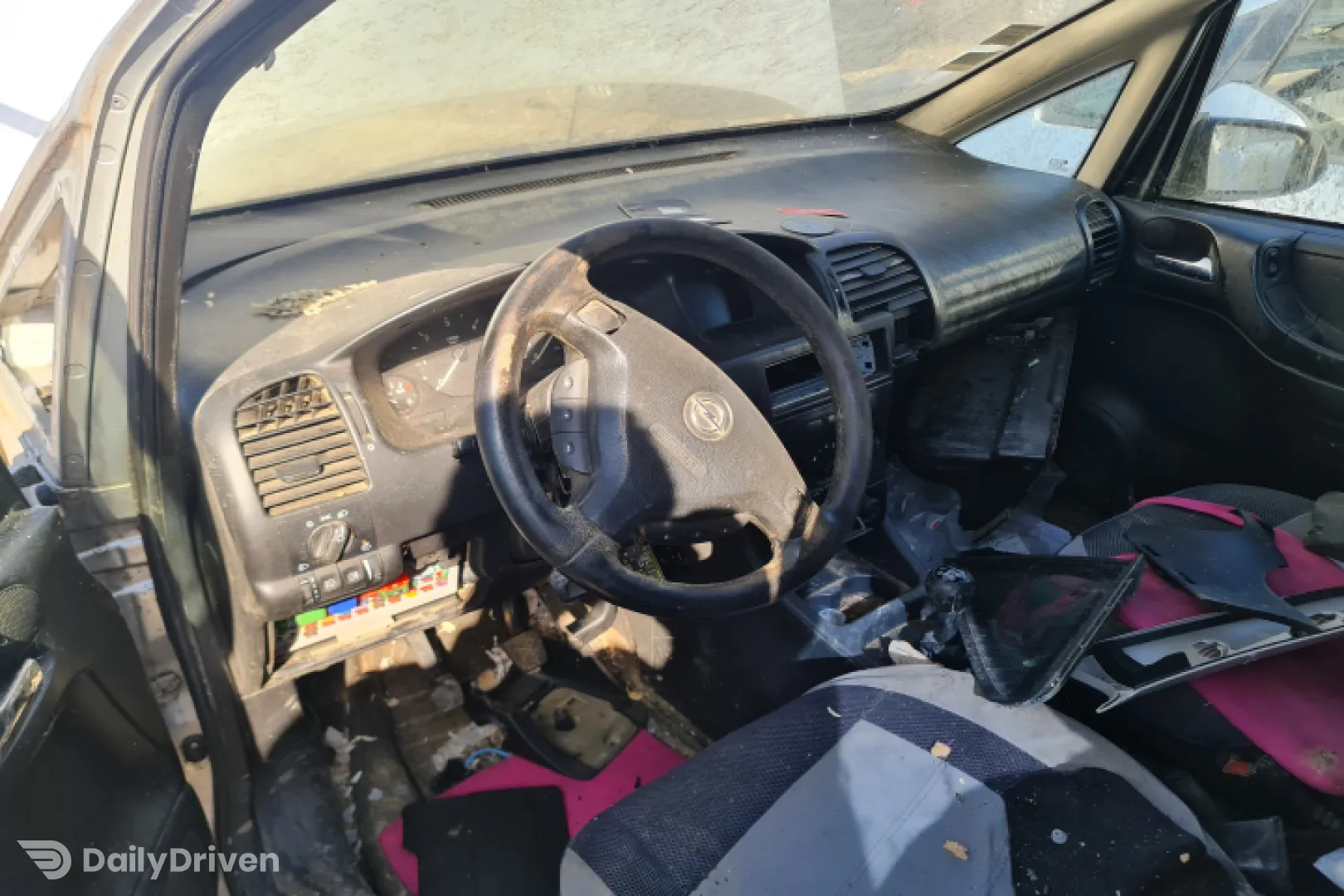 Dezmembram Opel Zafira A [1999 - 2003] Minivan 5-usi 2.0 DTI MT (101 hp)