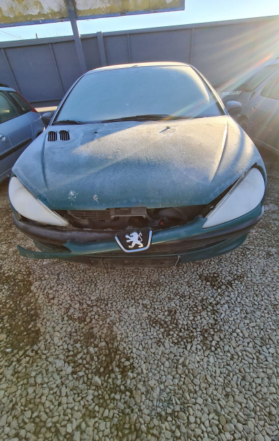 Dezmembram Peugeot 206  [1998 - 2003] Hatchback 3-usi 1.4 MT (75 hp)