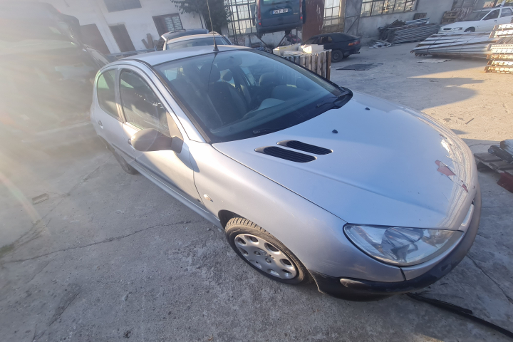 Dezmembram Peugeot 206  [1998 - 2003] Hatchback 5-usi 1.4 HDI MT (68 hp)