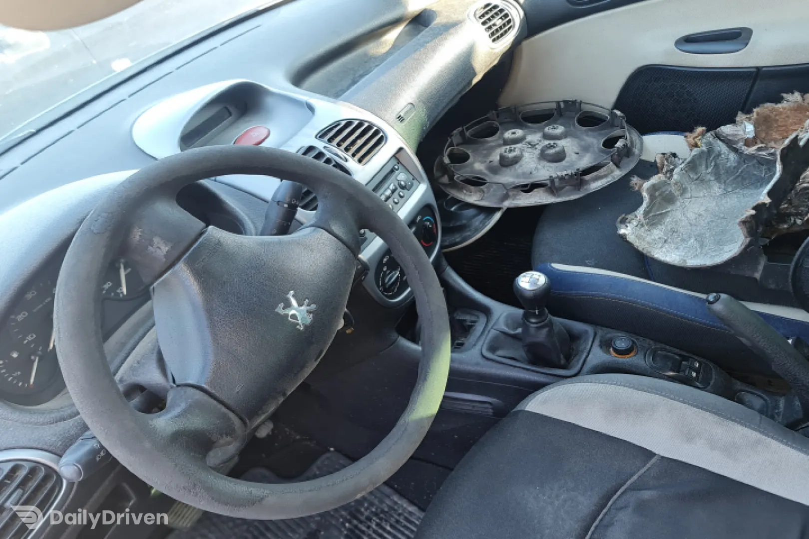 Dezmembram Peugeot 206  [1998 - 2003] Hatchback 5-usi 1.4 HDI MT (68 hp)