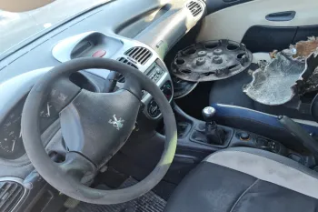 Dezmembram Peugeot 206  [1998 - 2003] Hatchback 5-usi 1.4 HDI MT (68 hp)