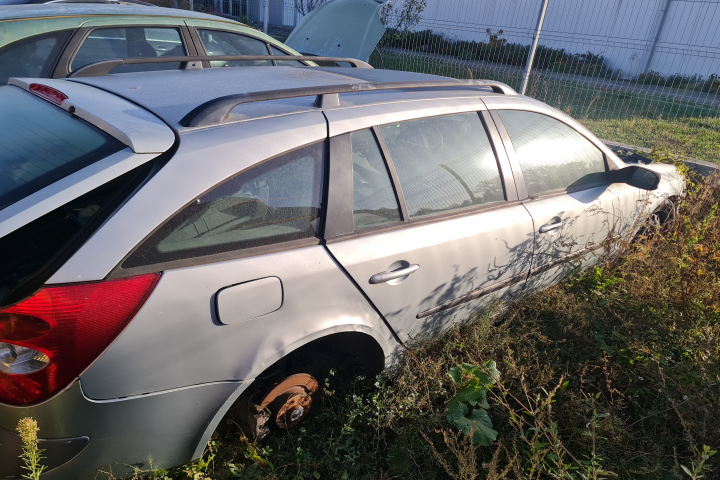Dezmembram Renault Laguna 2 [2001 - 2005] Grandtour wagon 1.6 MT (110 hp)