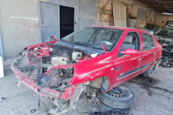 Dezmembram Renault Symbol  [facelift] [2002 - 2006] Sedan 1.5 dCi MT (65 hp)