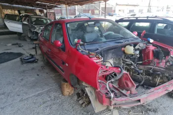 Dezmembram Renault Symbol  [facelift] [2002 - 2006] Sedan 1.5 dCi MT (65 hp)