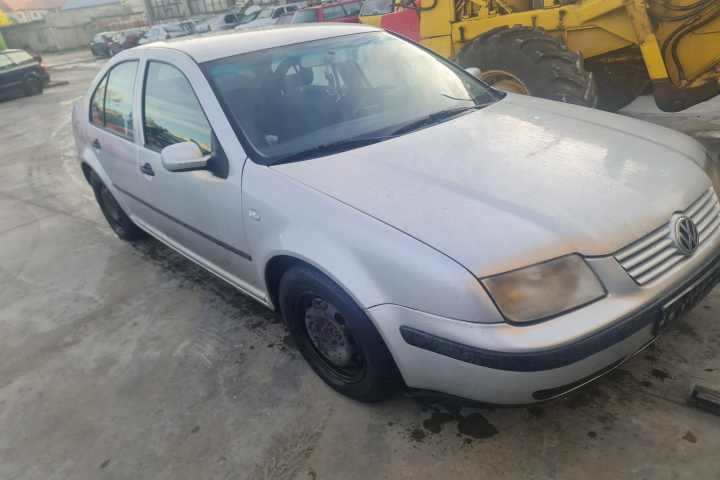 Dezmembram Volkswagen VW Bora  [1998 - 2005] Sedan 1.9 TDI MT (130 hp)