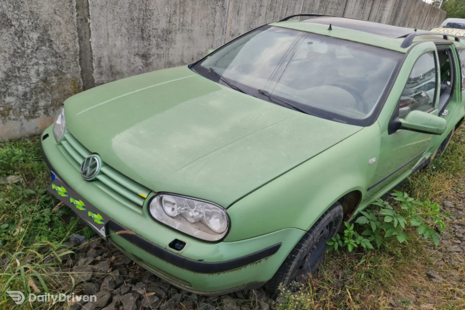 Dezmembram Volkswagen VW Golf 4 [1997 - 2006] wagon 1.9 SDI MT (68 hp)