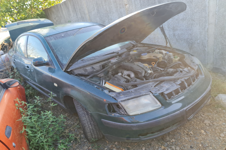 Dezmembram Volkswagen VW Passat B5 [1996 - 2000] Sedan 4-usi 1.9 TDI MT (110 hp)