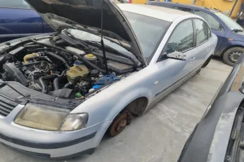 Dezmembram Volkswagen VW Passat B5 [1996 - 2000] Sedan 4-usi 1.9 TDI MT (90 hp)