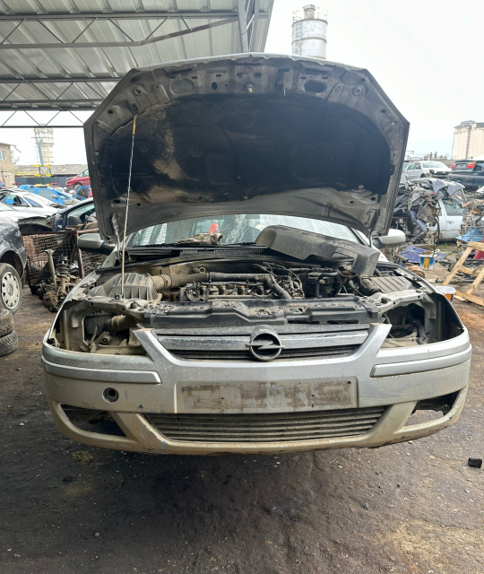 Dezmembram Opel Corsa C [facelift] [2003 - 2006] Hatchback 5-usi 1.3 CDTI MT (70 hp)