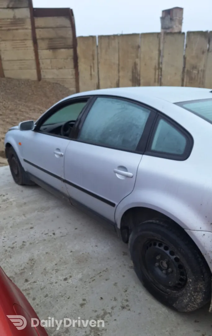 Dezmembram Volkswagen VW Passat B5 [1996 - 2000] Sedan 4-usi 1.9 TDI MT (90 hp)