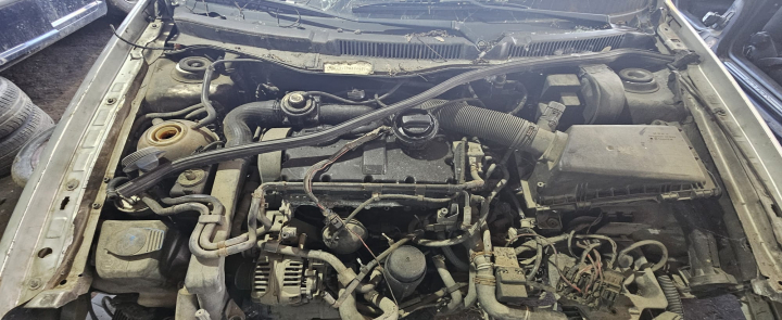 Dezmembram Volkswagen VW Golf 4 [1997 - 2006] Hatchback 5-usi 1.9 TDI MT (116 hp)