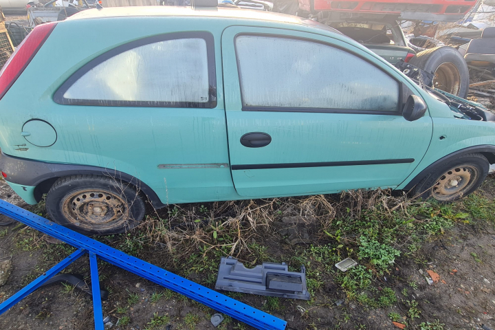 Dezmembram Opel Corsa C [2000 - 2003] Hatchback 3-usi 1.0 MT (58 hp)