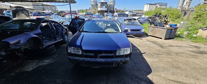 Dezmembram Volkswagen VW Bora  [1998 - 2005] Variant wagon 1.6 16V MT (105 hp)