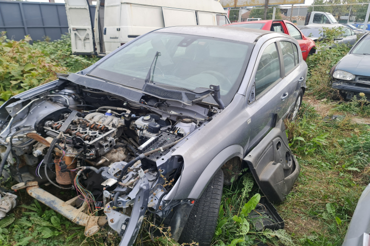 Dezmembram Opel Astra H [2004 - 2007] Hatchback 1.6 MT (105 hp)