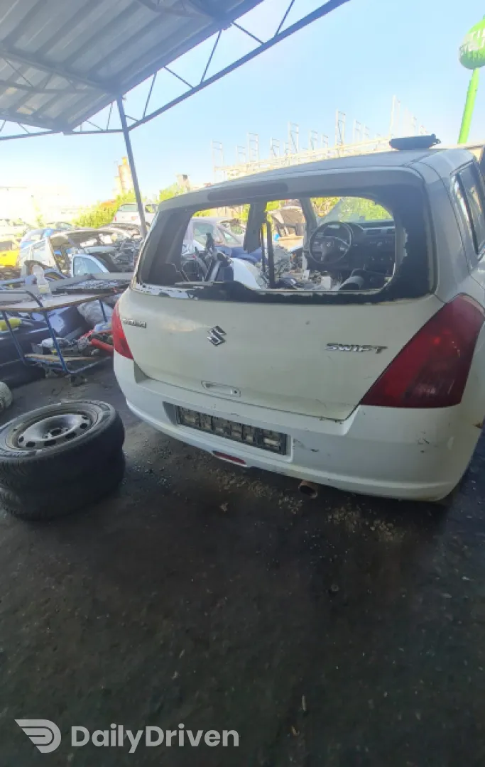 Dezmembram Suzuki Swift 3 [2004 - 2010] Hatchback 5-usi 1.3 MT (92 hp)