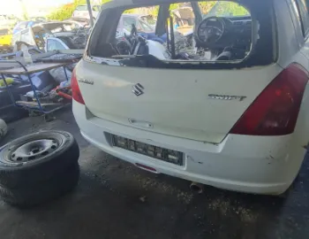 Dezmembram Suzuki Swift 3 [2004 - 2010] Hatchback 5-usi 1.3 MT (92 hp)