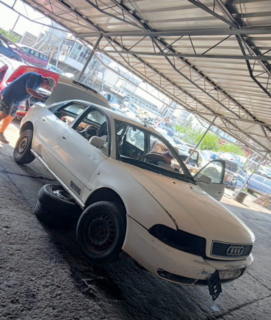 Dezmembram Audi A4 B5 [1994 - 1999] Sedan 1.9 TDI MT (110 hp)