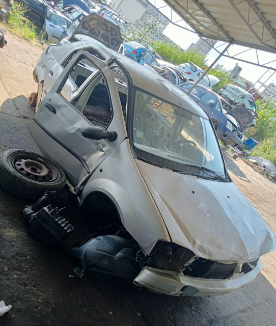 Dezmembram Dacia Logan  [2004 - 2008] Sedan 1.4 MT (75 hp)