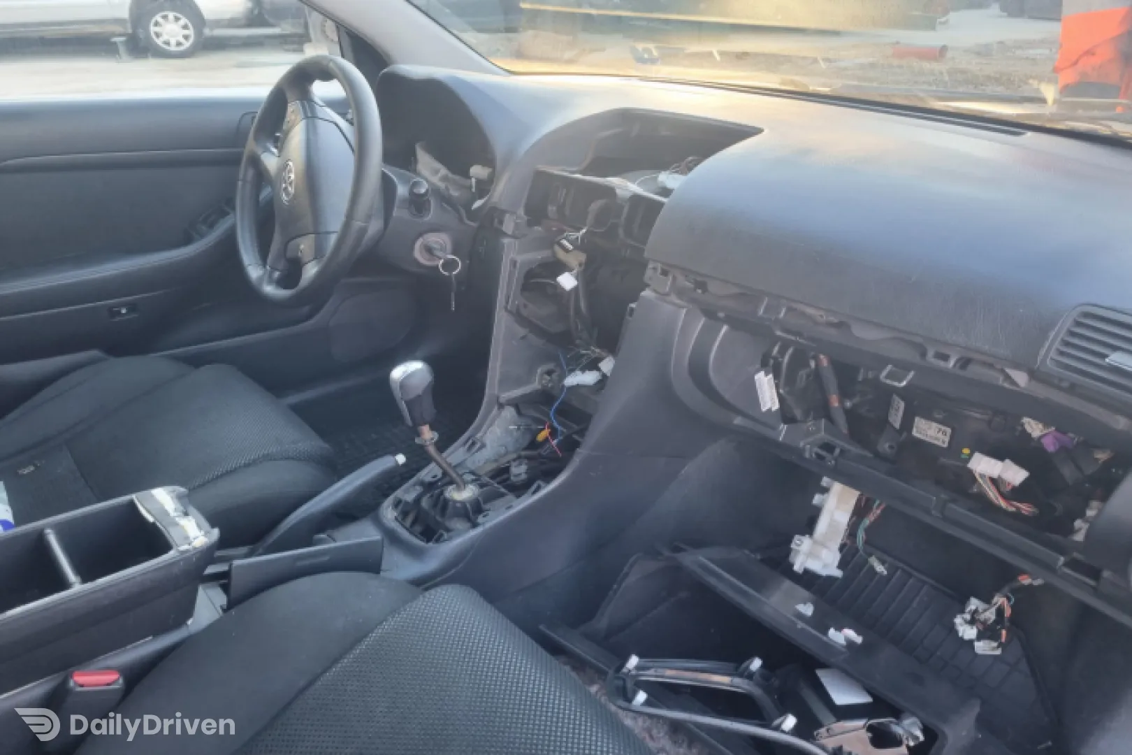 Dezmembram Toyota Avensis 2 T25 [2002 - 2006] Sedan 2.0 D MT (116 hp)