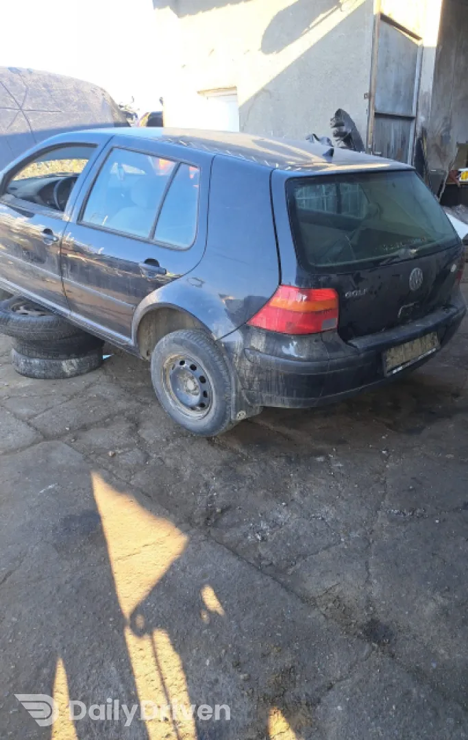 Dezmembram Volkswagen VW Golf 4 [1997 - 2006] Hatchback 5-usi 1.4 MT (75 hp)