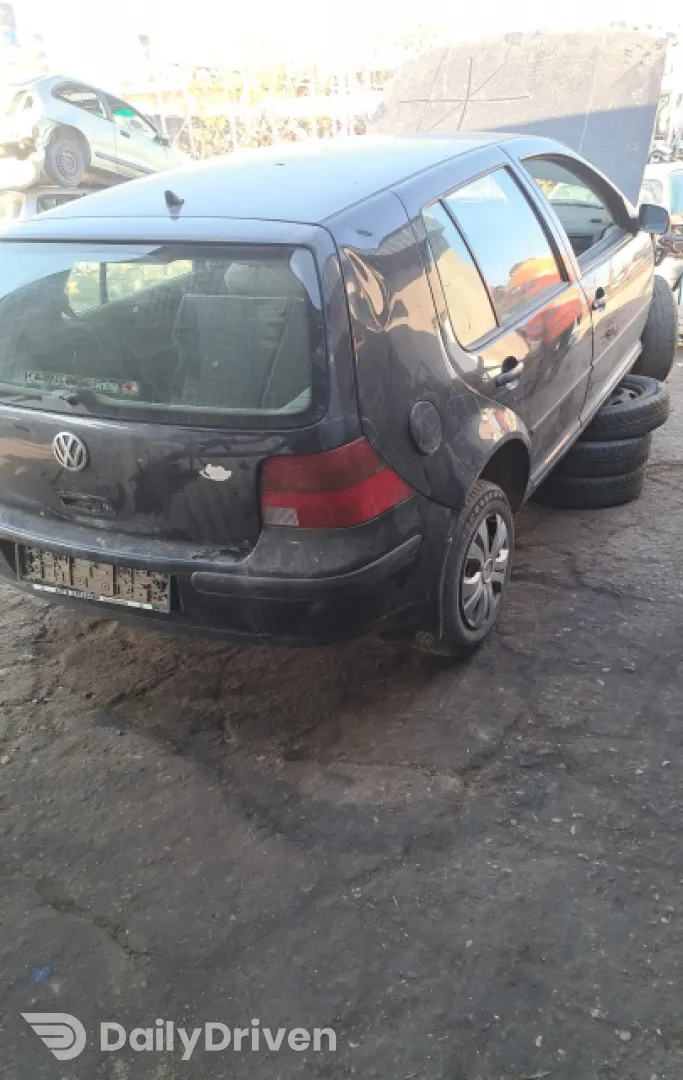 Dezmembram Volkswagen VW Golf 4 [1997 - 2006] Hatchback 5-usi 1.4 MT (75 hp)