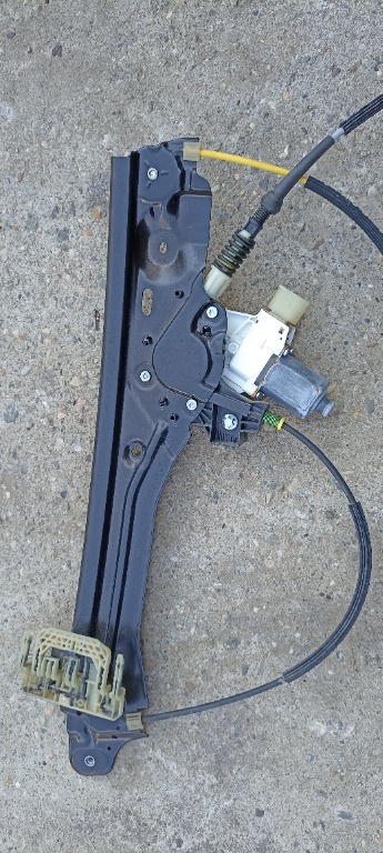 Macara cu motoras dreapta spate BMW Seria 7 F01 F02 F04, 7182096, 7182616