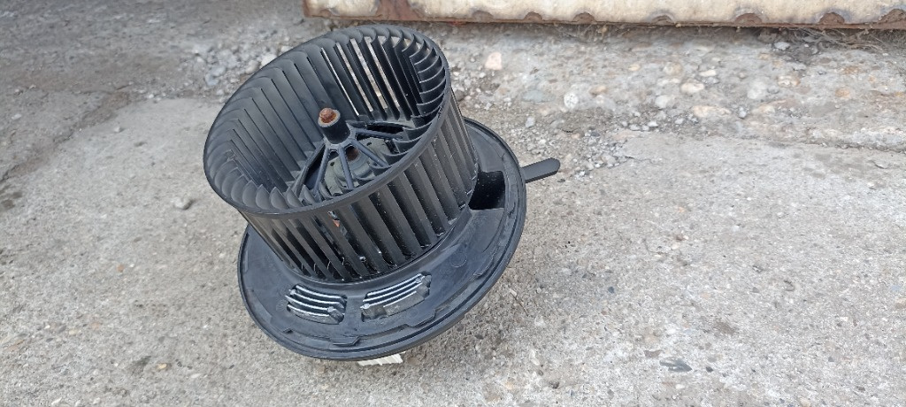 Ventilator bord BMW Seria 3 E90 E91 E92 E93, releu ventilator bord 9227670, 8731421