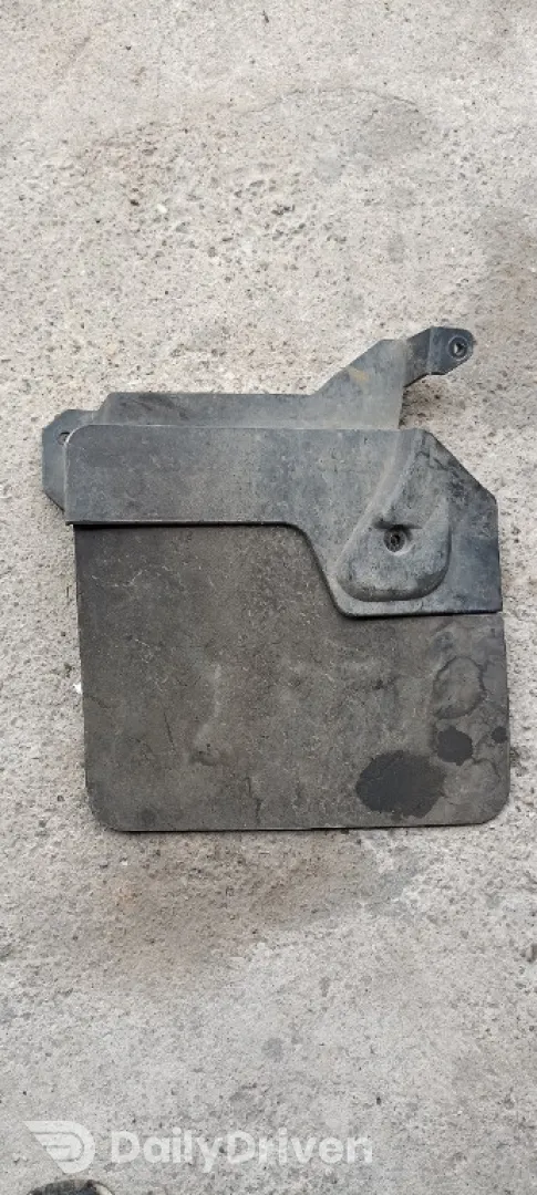 Pres baveta noroi stanga spate Iveco Daily 6, covoras Iveco Daily 6