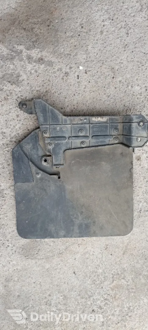 Pres baveta noroi stanga spate Iveco Daily 6, covoras Iveco Daily 6