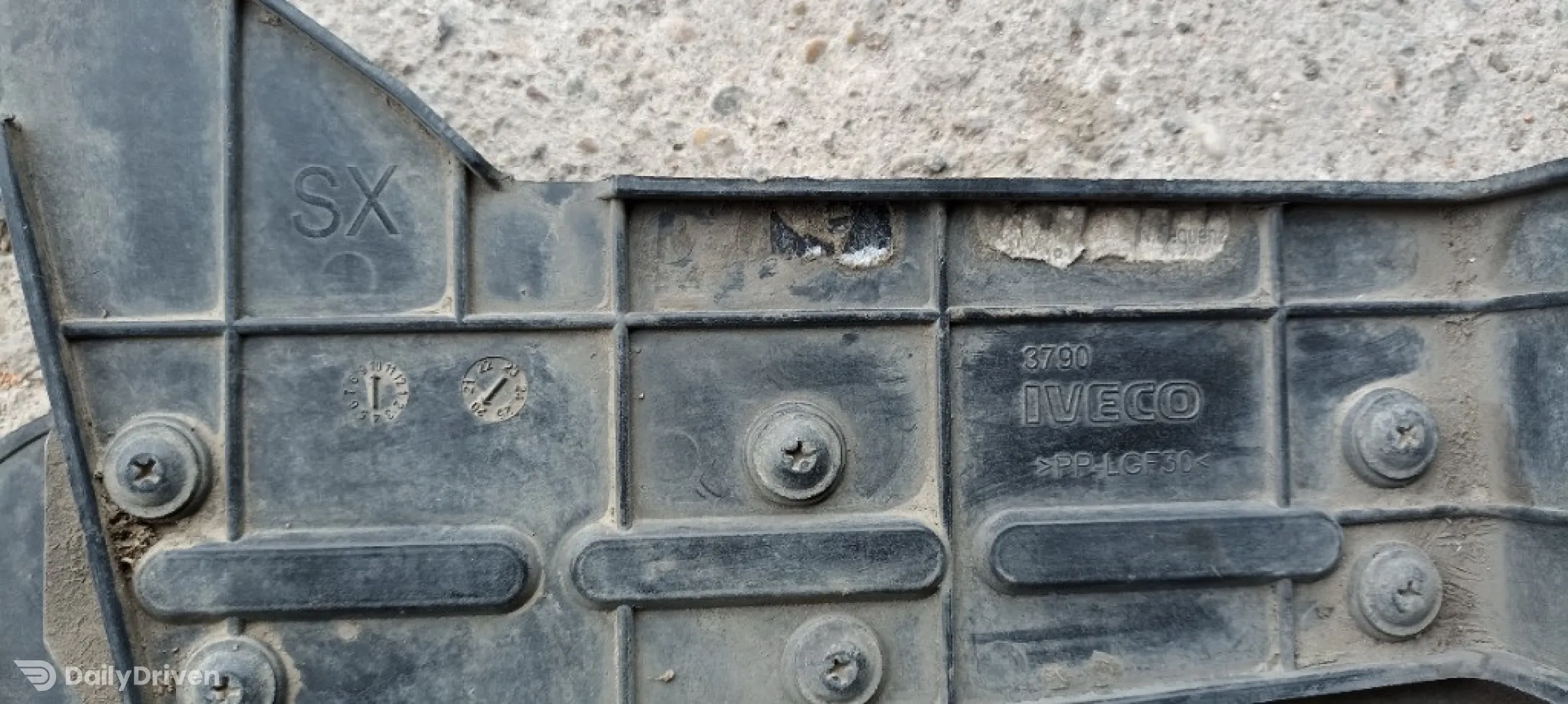 Pres baveta noroi stanga spate Iveco Daily 6, covoras Iveco Daily 6