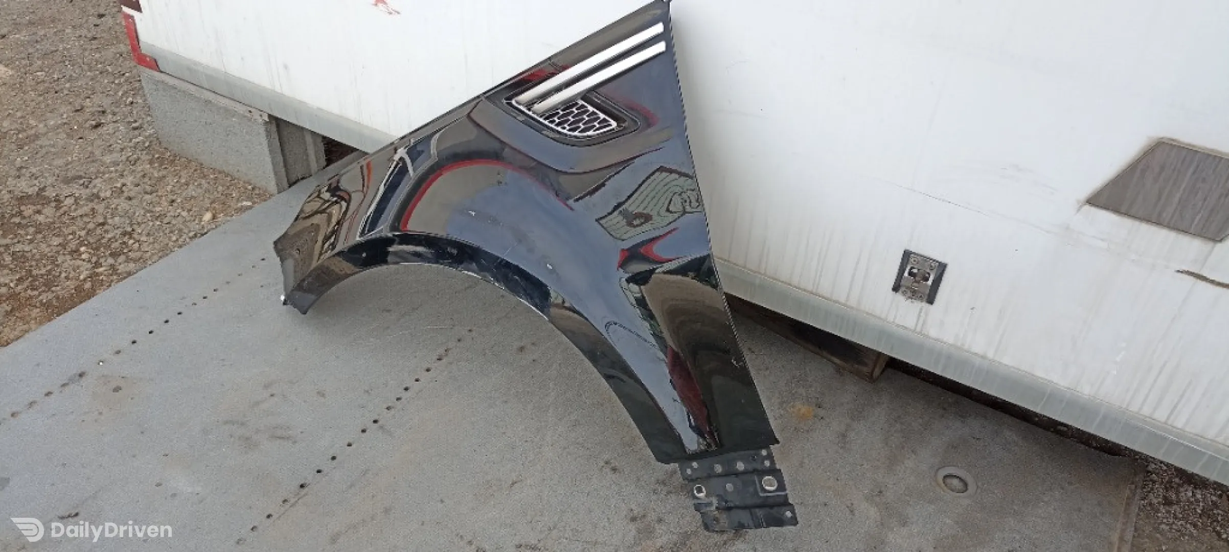 Aripa stanga fata Range Rover Sport 2016