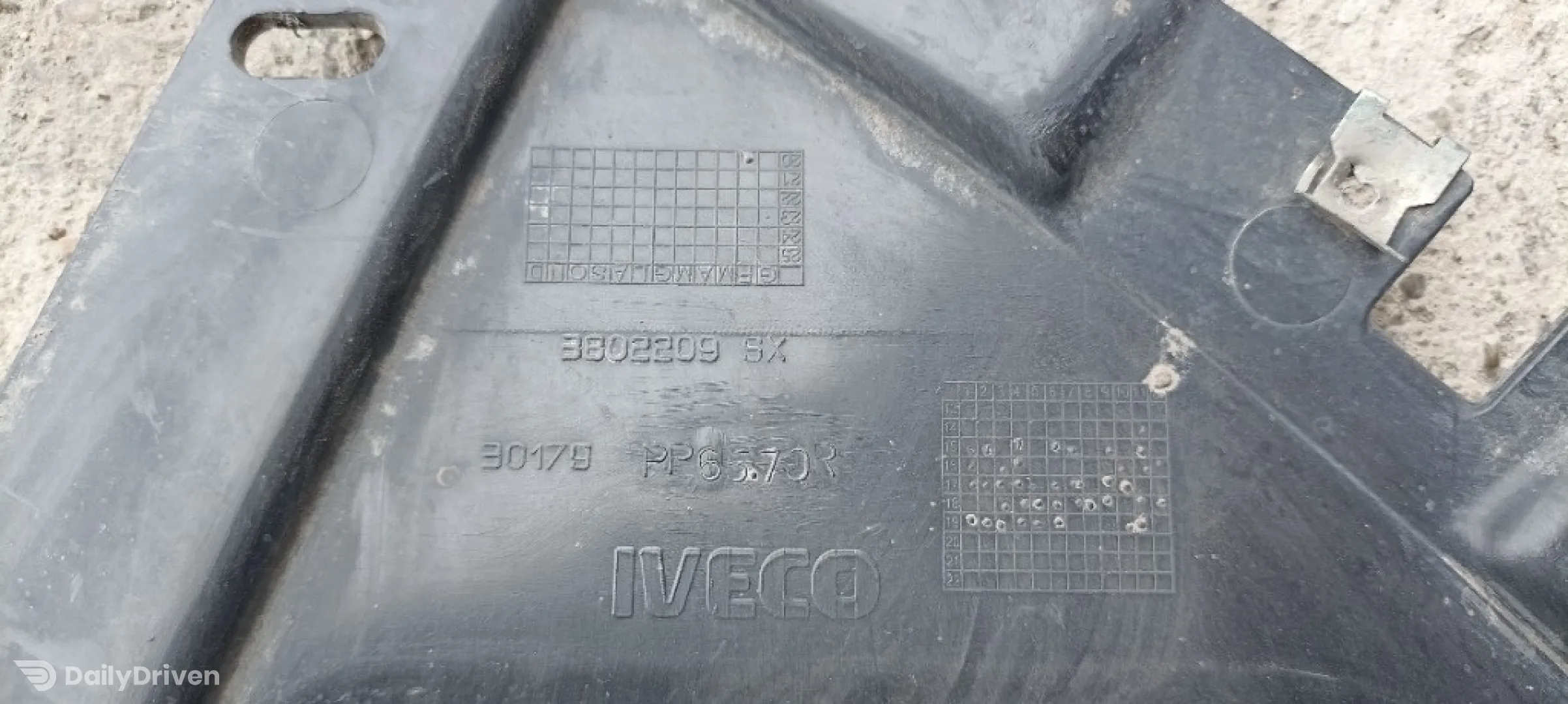 Carenaj roata stanga fata Iveco Daily 6, carenaj bara 3802209SX