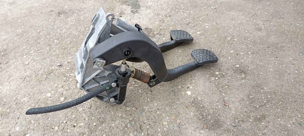 Ansamblu pedalier BMW Seria 3 E90 E91 E92 E93, pedale BMW 6779377