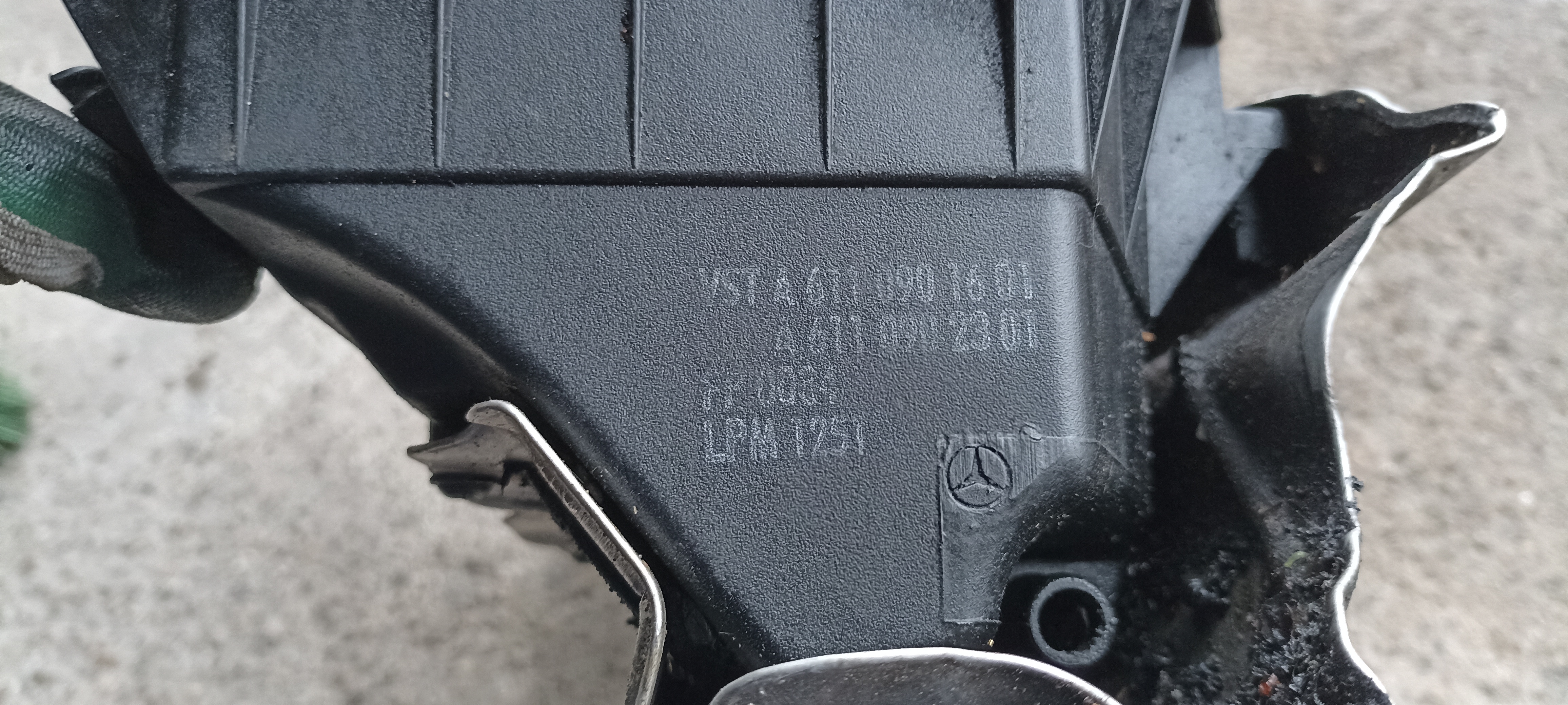 Carcasa filtru aer Mercedes C Class W203, A6110901601, A6110902301