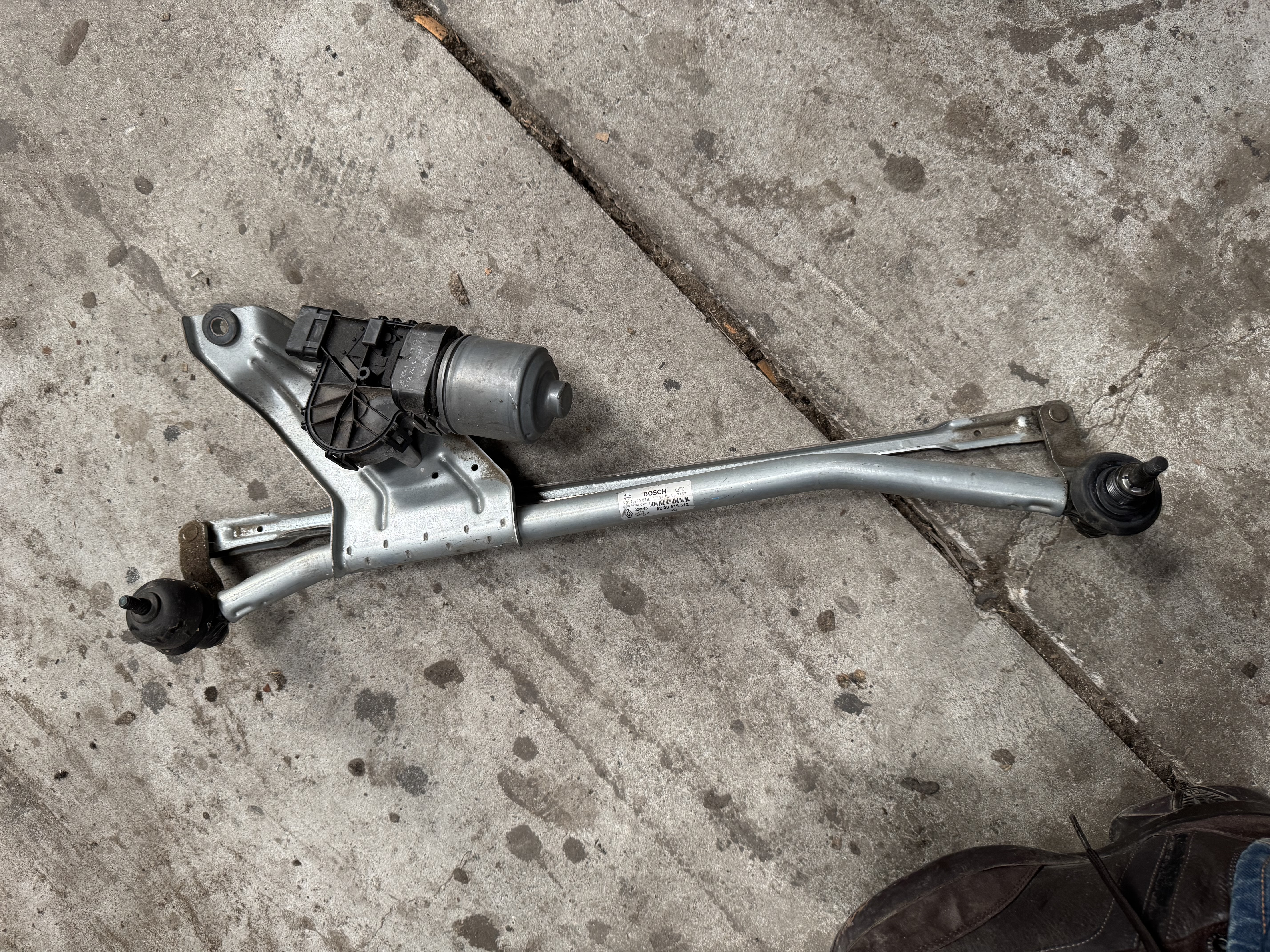 Ansamblu ștergător față cu motoraș Dacia duster 2015 