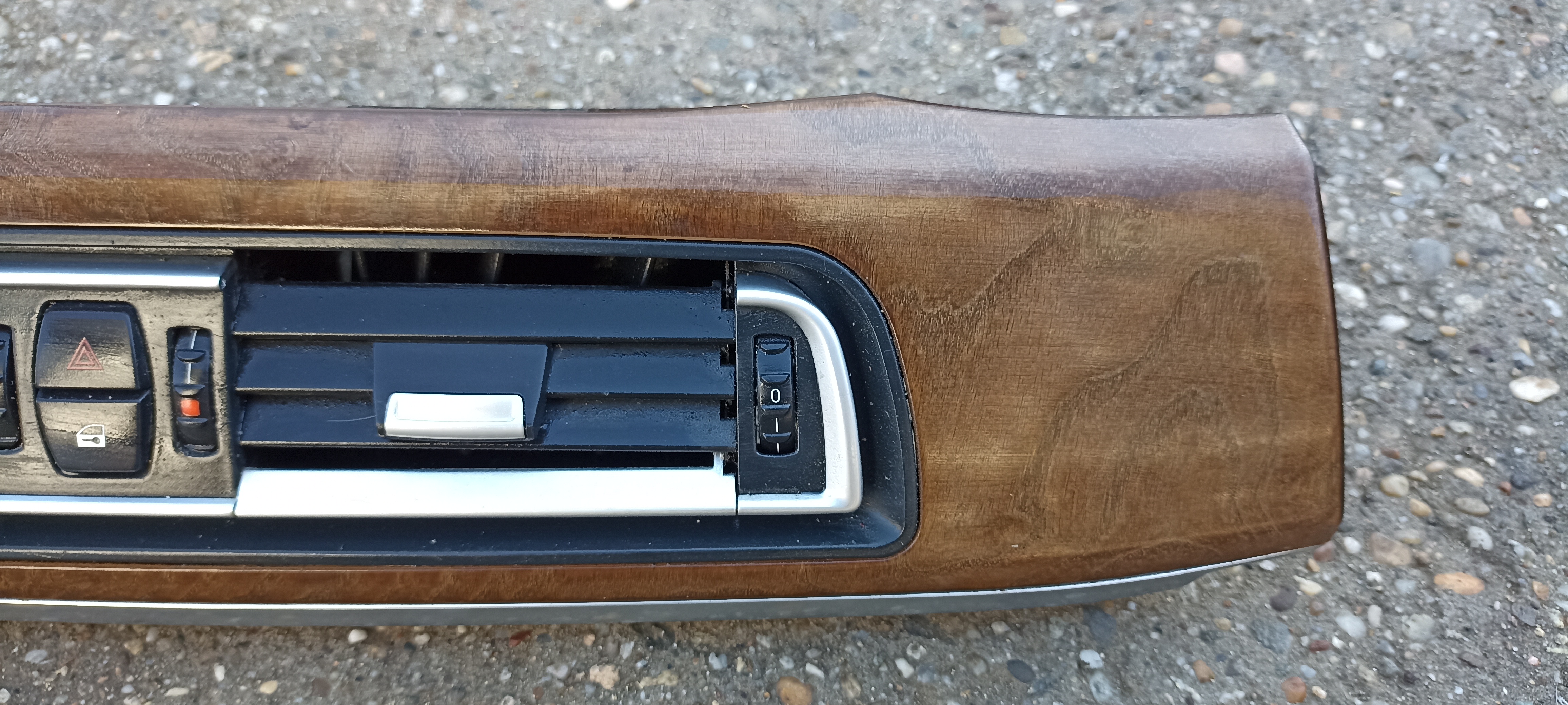 Trim interior central BMW Seria 7 F01 F02, grila ventilatie centrala 9192353