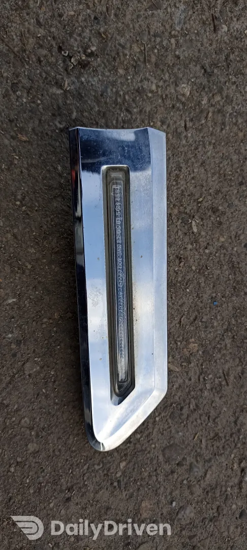 Semnalizare aripa stanga fata BMW Seria 7 F01 F02 F03 F04, 7203371