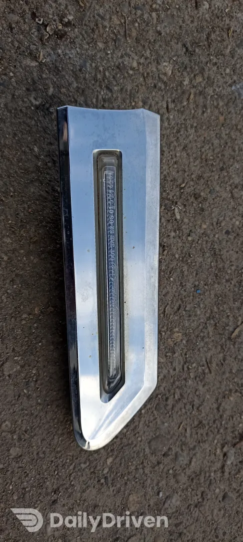 Semnalizare aripa stanga fata BMW Seria 7 F01 F02 F03 F04, 7203371