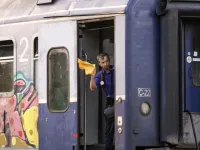 Scandal la CFR Călători: 21 de Controlori de Tren, Puși sub Control Judiciar pentru Luare de Mită