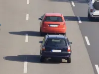 🚗 De Ce Este Atât de Important să Păstrăm Distanța Față de Mașina din Față? + Cum Calculezi Distanța Ideală de Siguranță