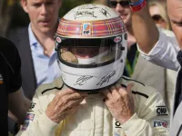 Casca semnată de Michael Schumacher, un gest de caritate care confirmă că fostul campion este în viață