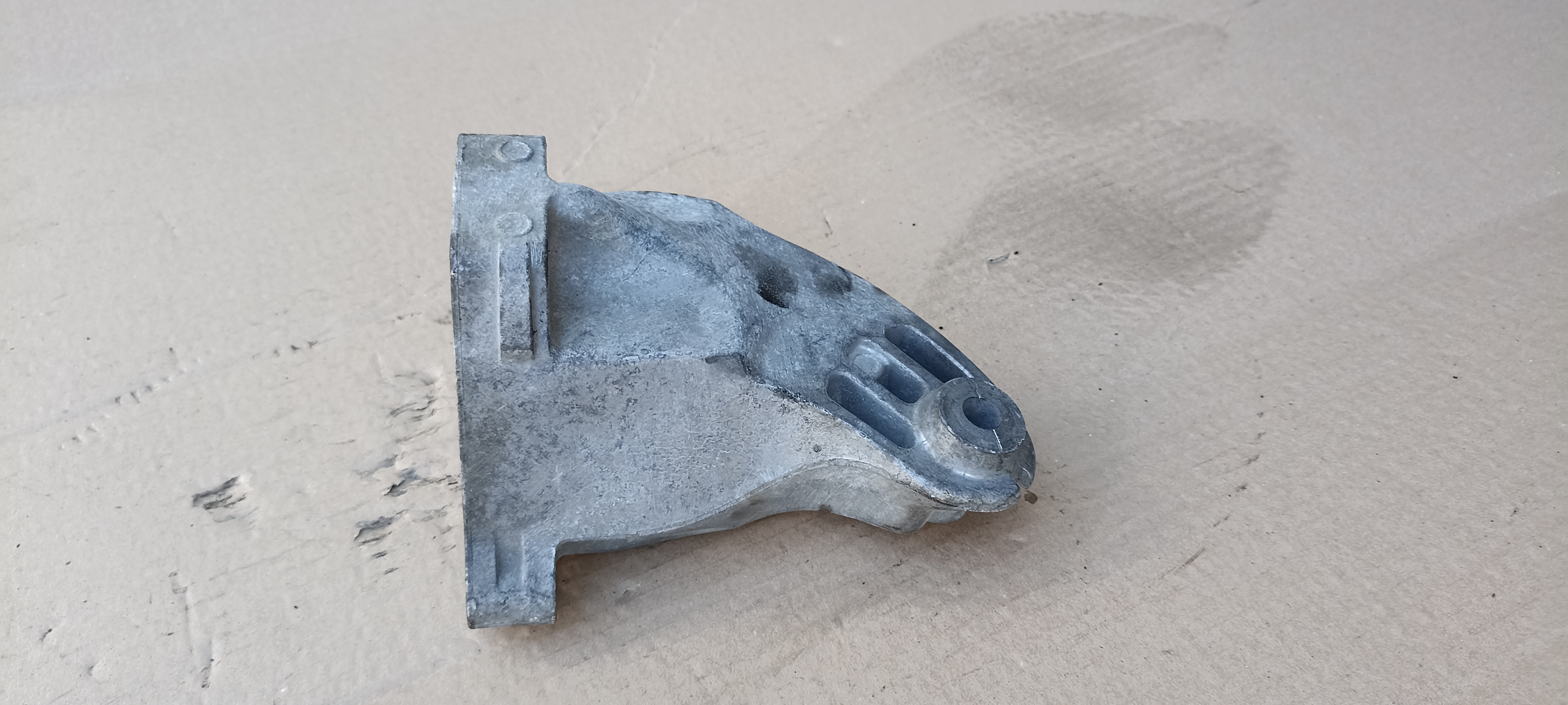 Suport motor stanga Mercedes E-Class W212, 3.0cdi V6, A6422230604