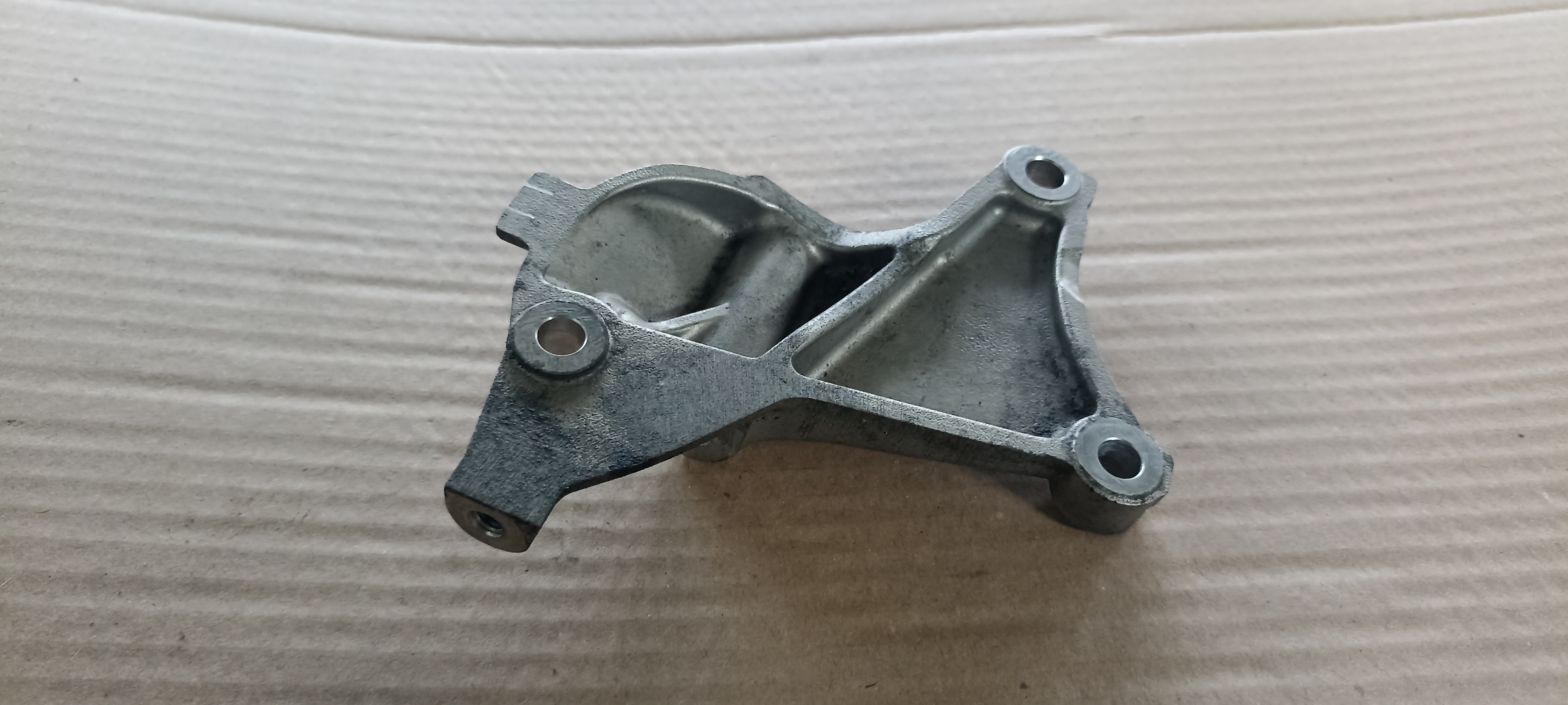 Suport alternator Mercedes C-Class W205, 4.0 V8, A1771550127