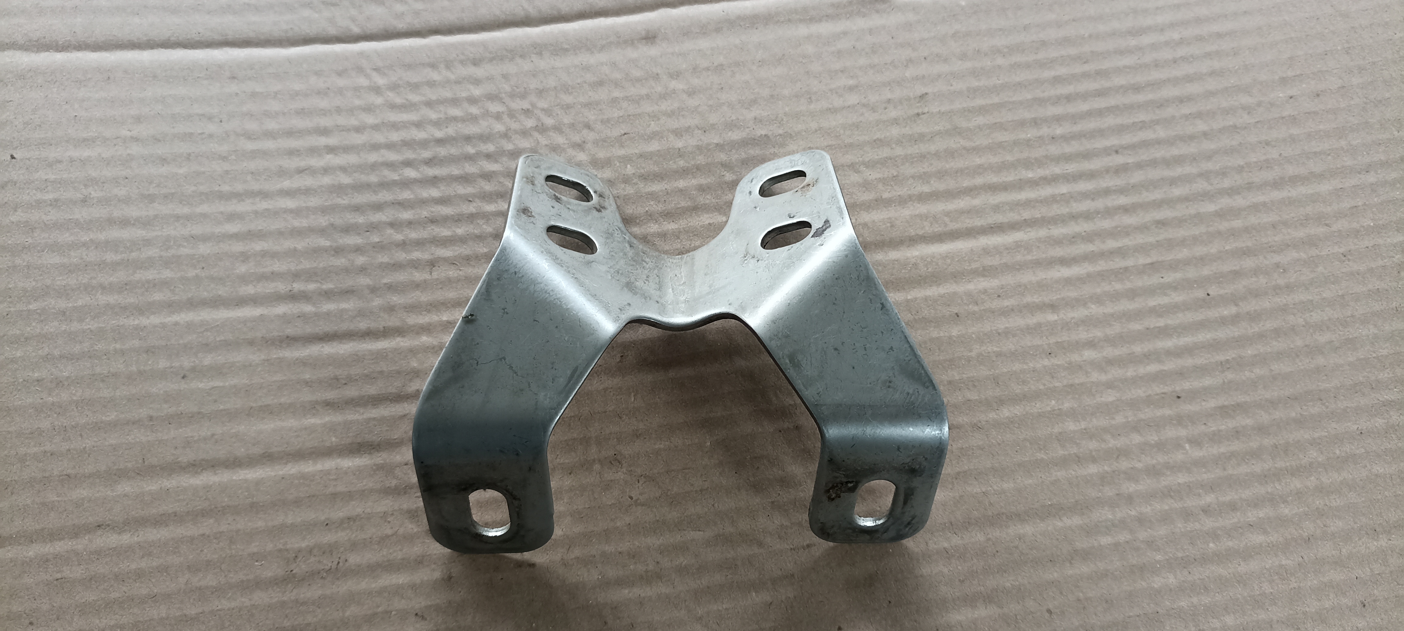 Suport evacuare Mercedes 4.0 V8 benzina, A1774920300