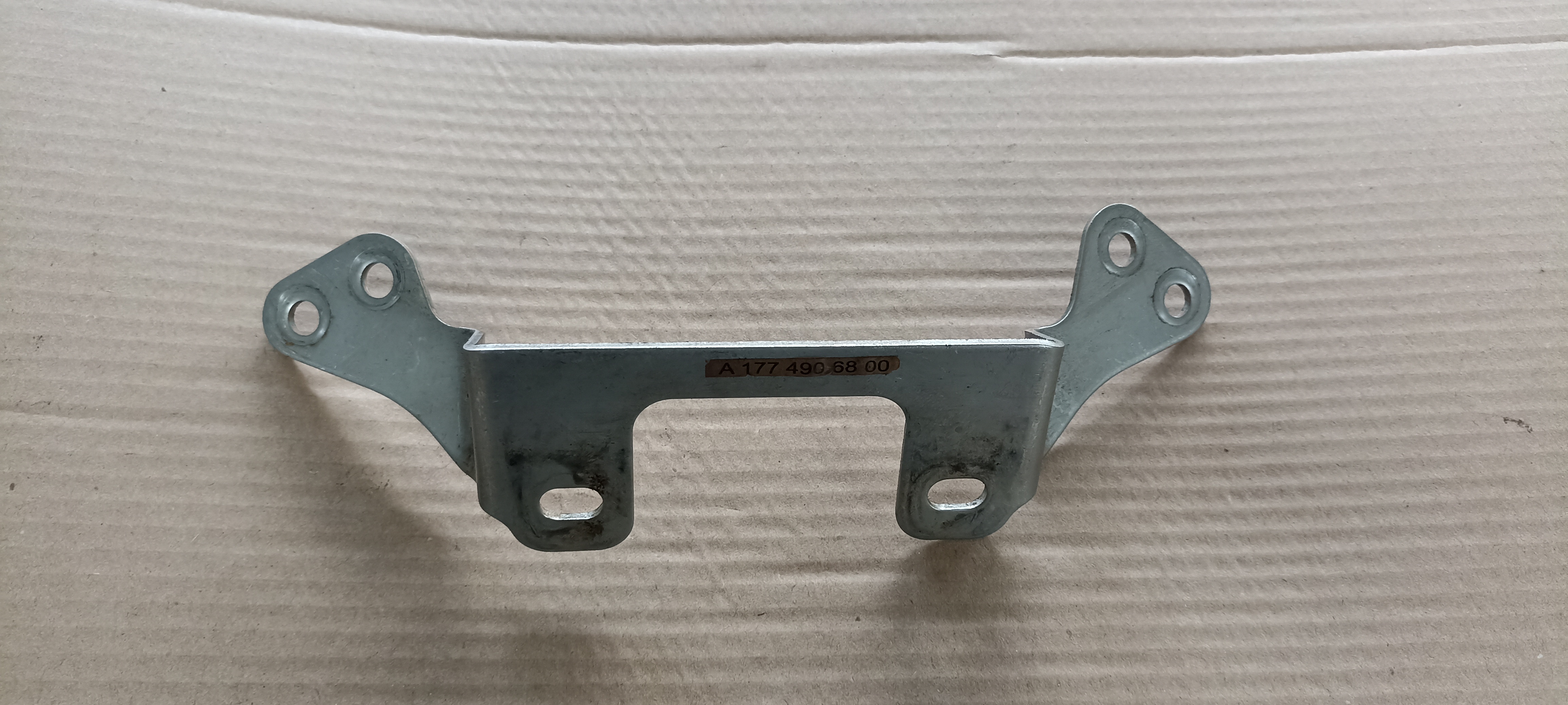 Suport evacuare Mercedes 4.0 V8 benzina, A1774906800